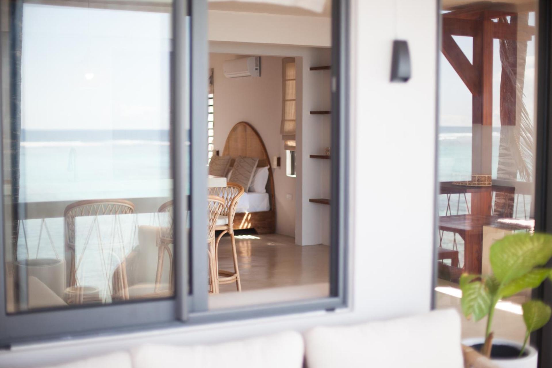 Chantauvent Guest House Blue Bay Bagian luar foto