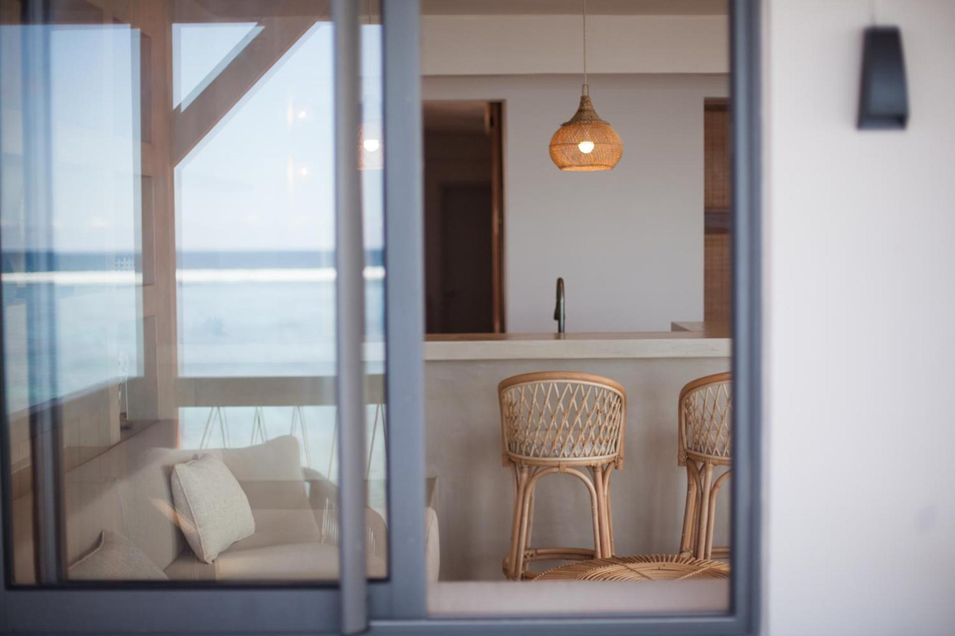 Chantauvent Guest House Blue Bay Bagian luar foto