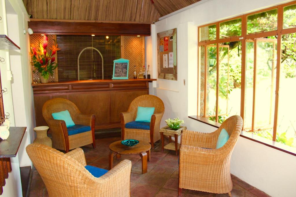 Chantauvent Guest House Blue Bay Bagian luar foto