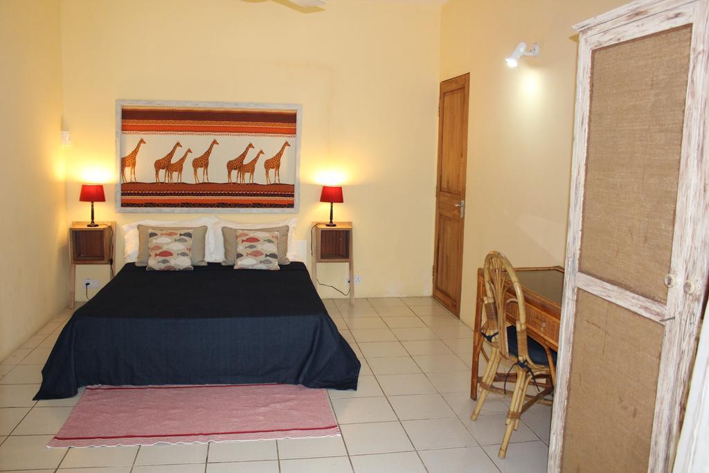 Chantauvent Guest House Blue Bay Bagian luar foto