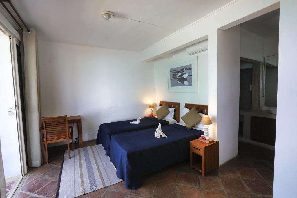 Chantauvent Guest House Blue Bay Bagian luar foto