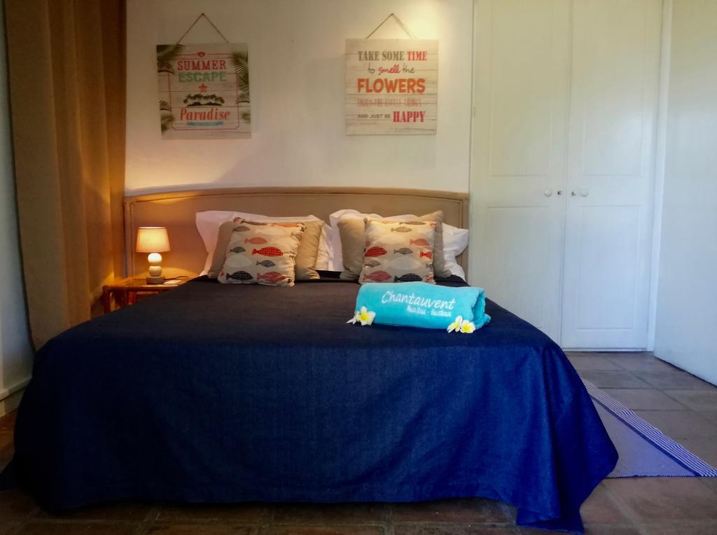 Chantauvent Guest House Blue Bay Bagian luar foto