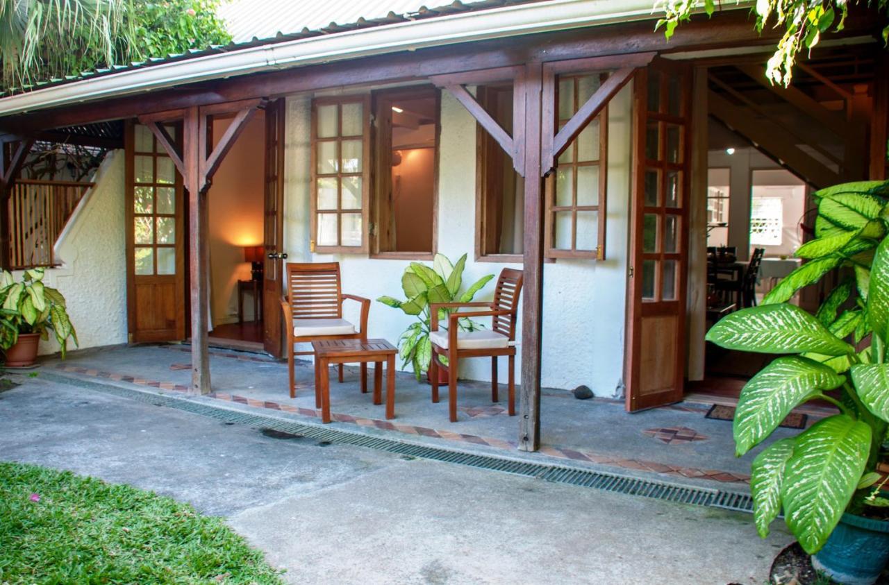 Chantauvent Guest House Blue Bay Bagian luar foto