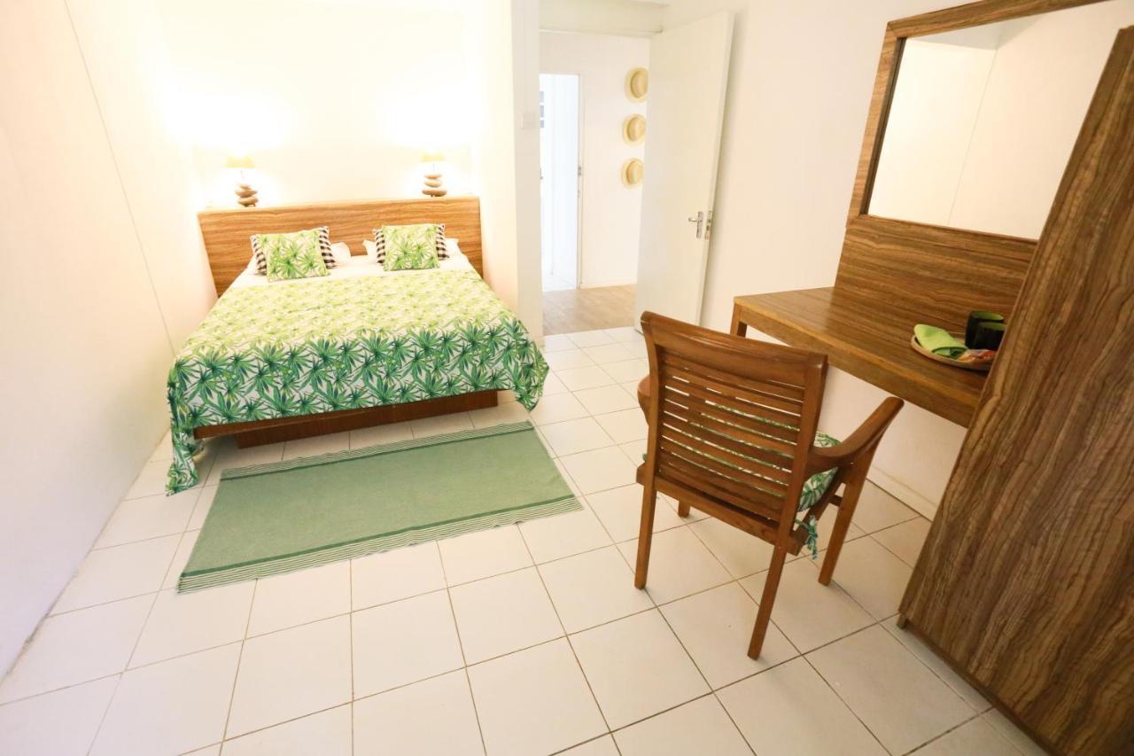 Chantauvent Guest House Blue Bay Bagian luar foto