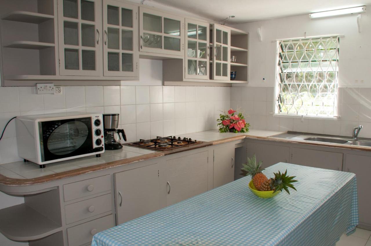 Chantauvent Guest House Blue Bay Bagian luar foto