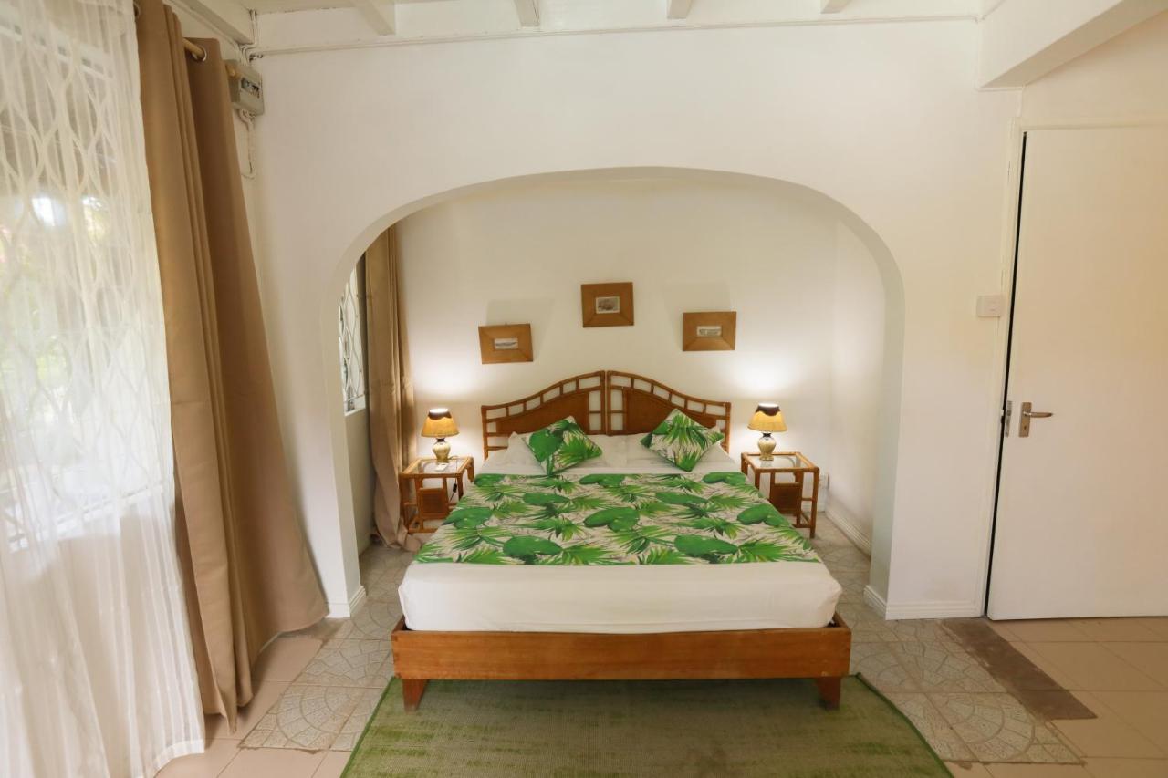 Chantauvent Guest House Blue Bay Bagian luar foto