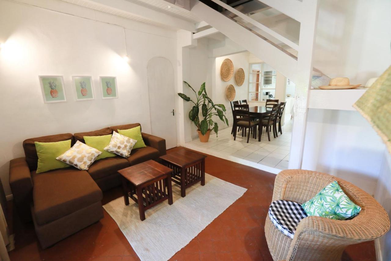 Chantauvent Guest House Blue Bay Bagian luar foto