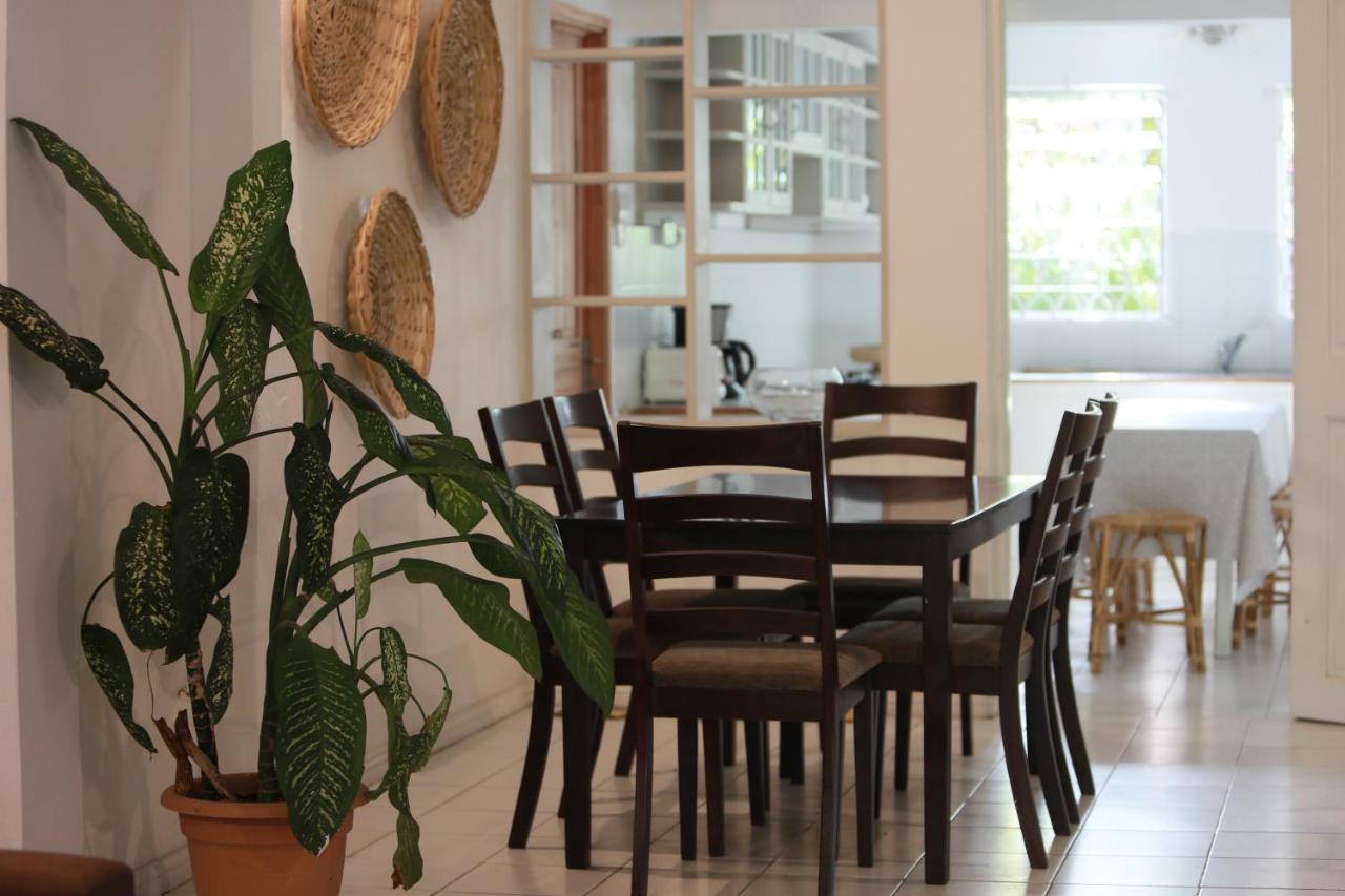 Chantauvent Guest House Blue Bay Bagian luar foto