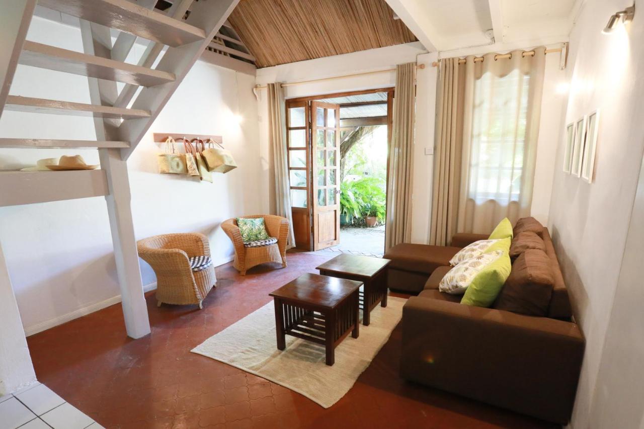 Chantauvent Guest House Blue Bay Bagian luar foto