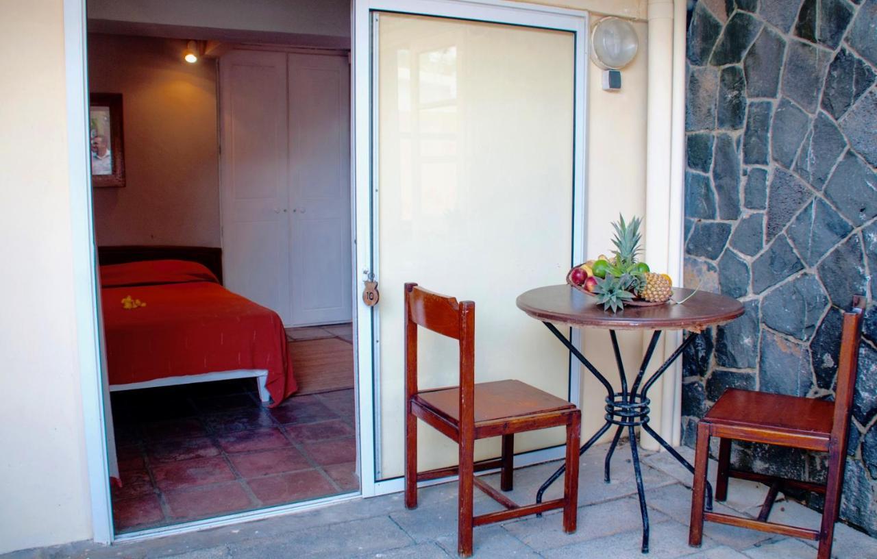 Chantauvent Guest House Blue Bay Bagian luar foto